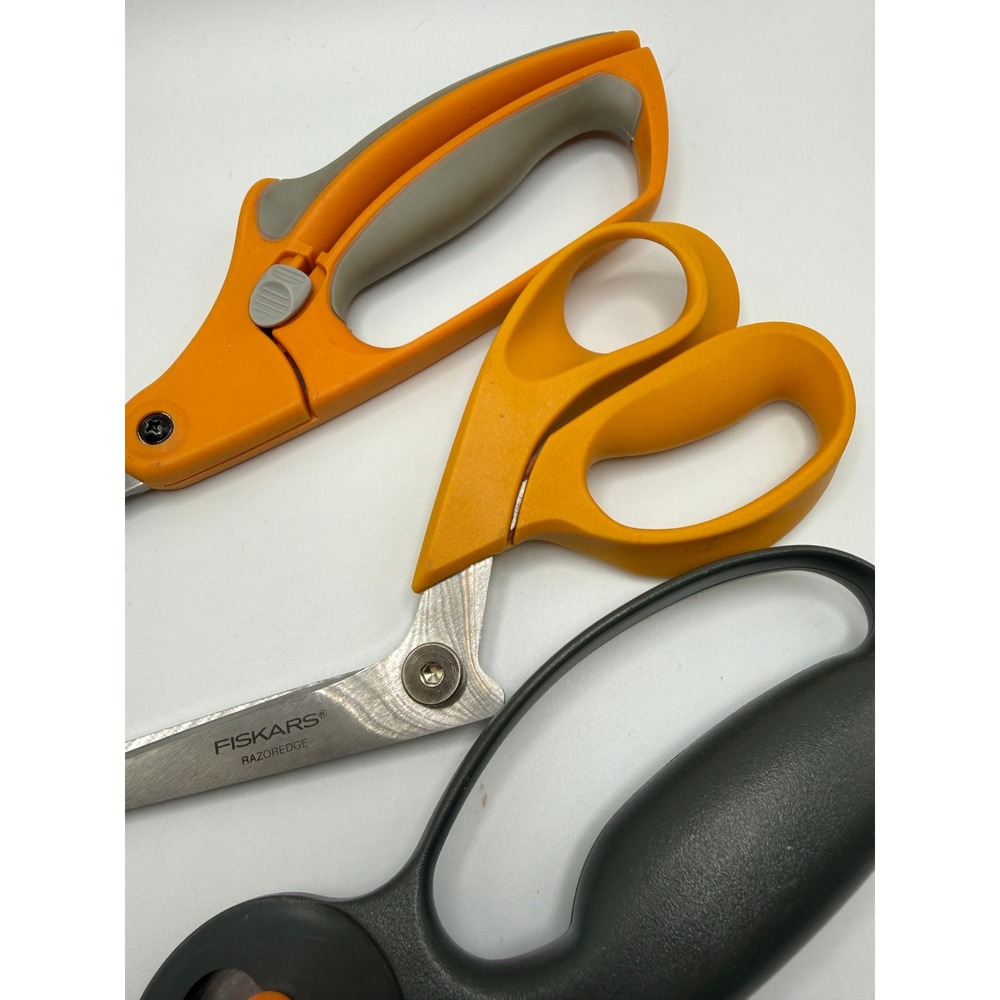 Fiskars 3pc Sewing Set RazorEdge Easy Action Scissors & Rotary Cutter Orange - Picture 5 of 5
